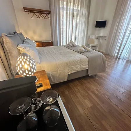 Degli Artisti לינה וארוחת בוקר 3*
