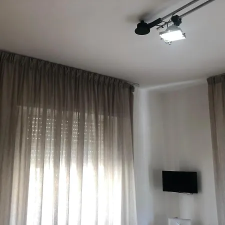 לינה וארוחת בוקר Degli Artisti