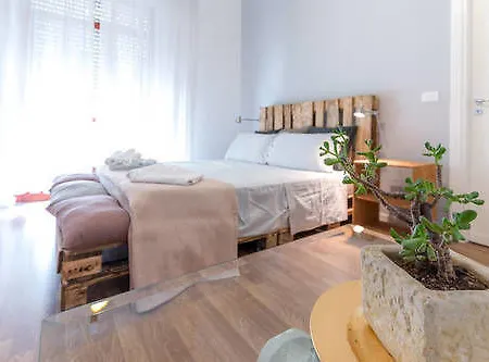 Degli Artisti Oda ve Kahvaltı Lecce